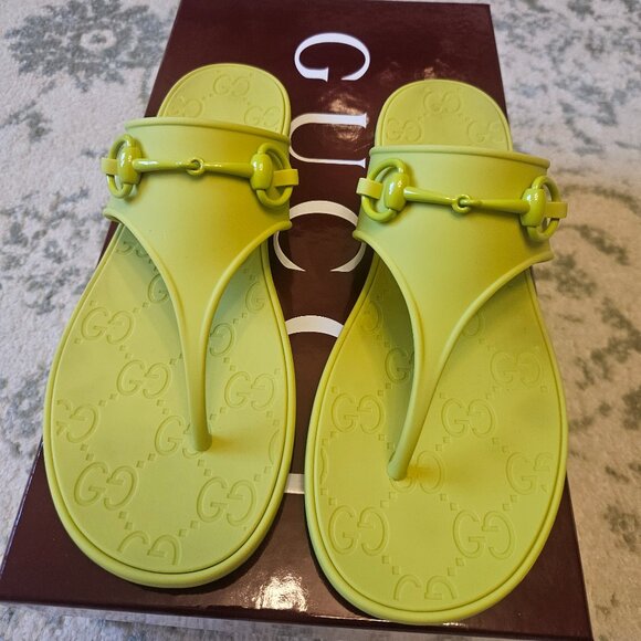 Gucci Thong Sandal in Horsebit - Picture 1 of 4
